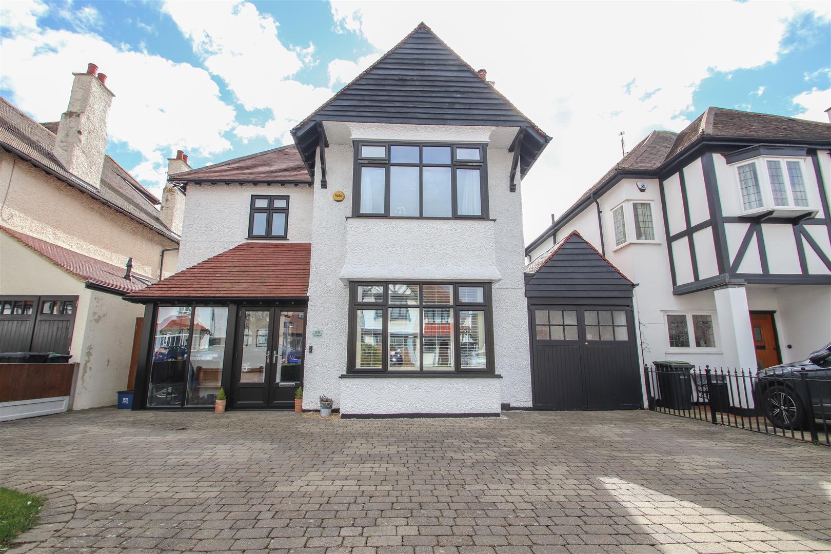 Appointmoor The Ridgeway, Chalkwell